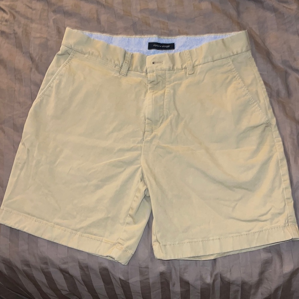 Mens Tommy Hilfiger khaki shorts size 32 waist 7 inch inseam